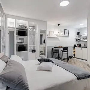 Holiday home Diecipassi Dal Colosseo, Rome